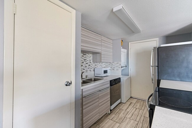 Building Photo - 1372 Lorilynn