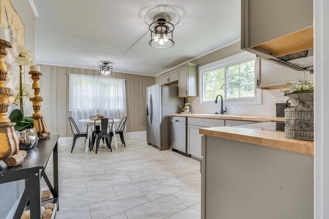 Building Photo - 237 Randolph St