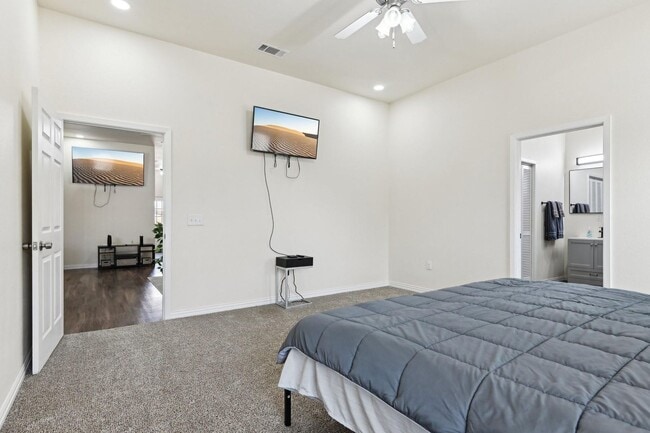 Building Photo - Spacious Custom New Build- 4 Bed 2 Bath Ho...