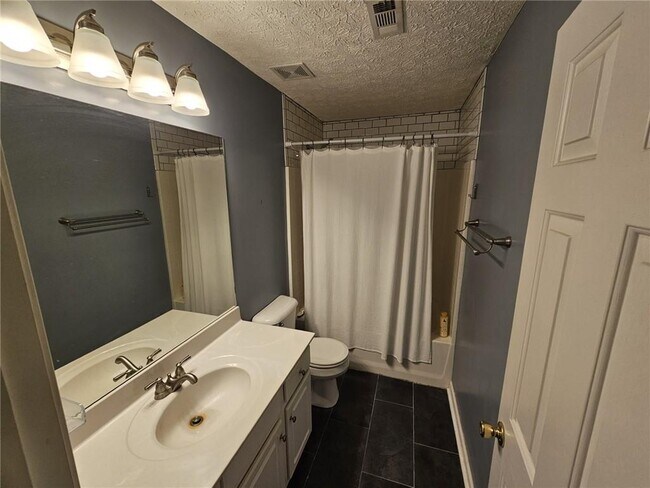 Building Photo - 237 Osmanthus Way