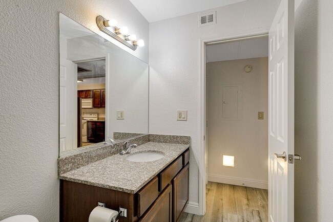 Building Photo - SINGLE BEDROOM CONDO IN GUARD GATED COMMUN...