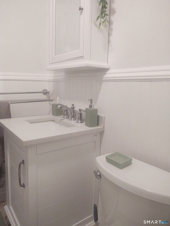 Building Photo - 158 Scofield Ave