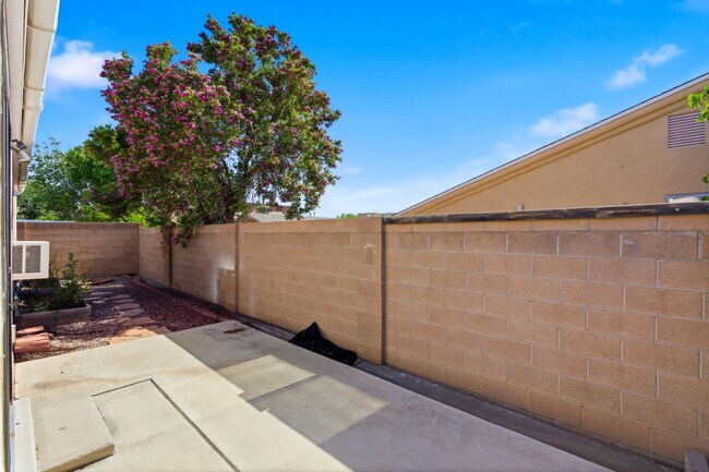 Building Photo - 8319 Santa Clarita St NE