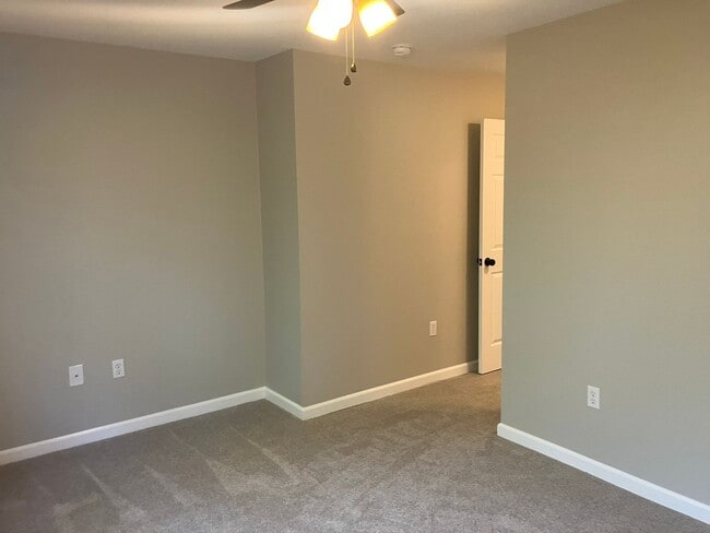 Building Photo - 2 Bedroom / 2.5 Bathroom @ Brighton Bay