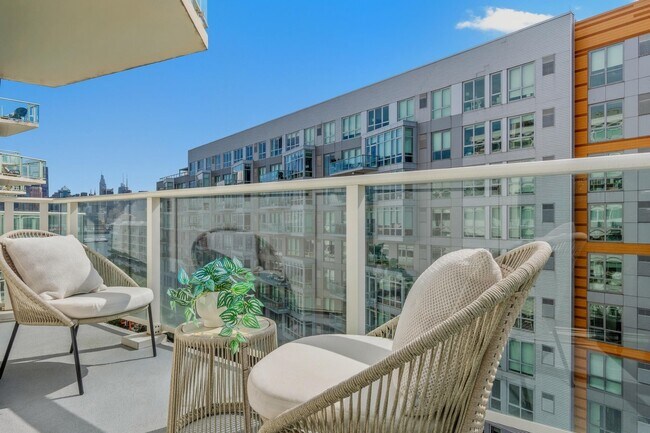 Building Photo - 800 AVENUE AT Port