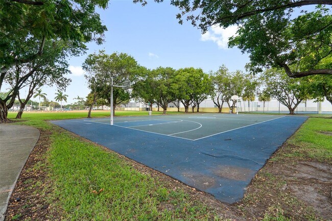 Building Photo - 9405 SW 76th St