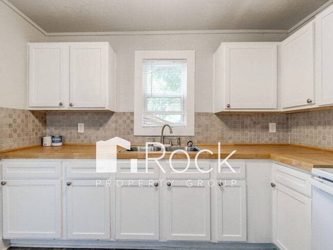 Building Photo - Updated Cozy 2 Bed 1 Bath Home in Guthrie ...