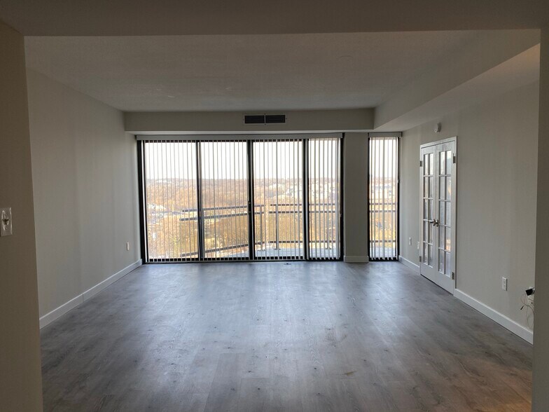 Living Room + Den - 1530 Key Blvd