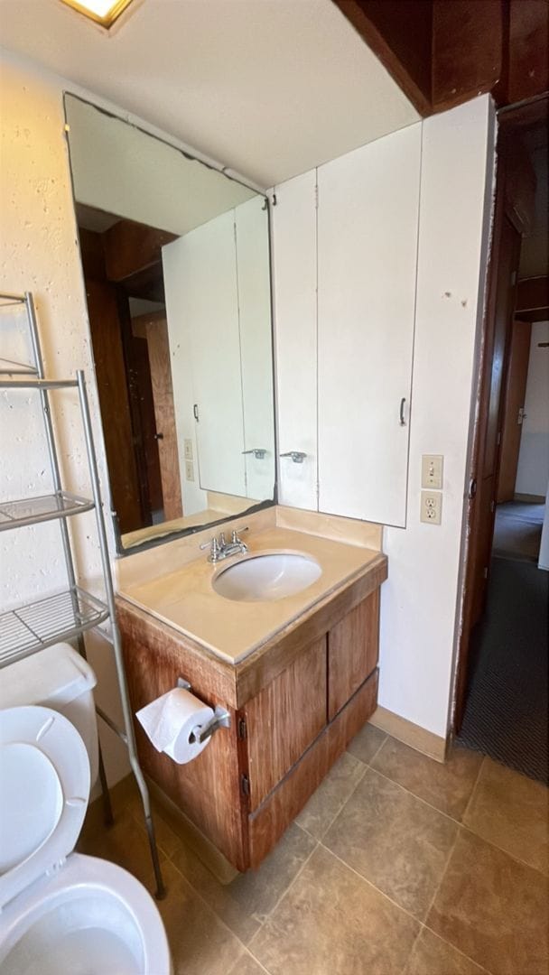 Building Photo - $2,000, 2BR/1.5BA/1PKG