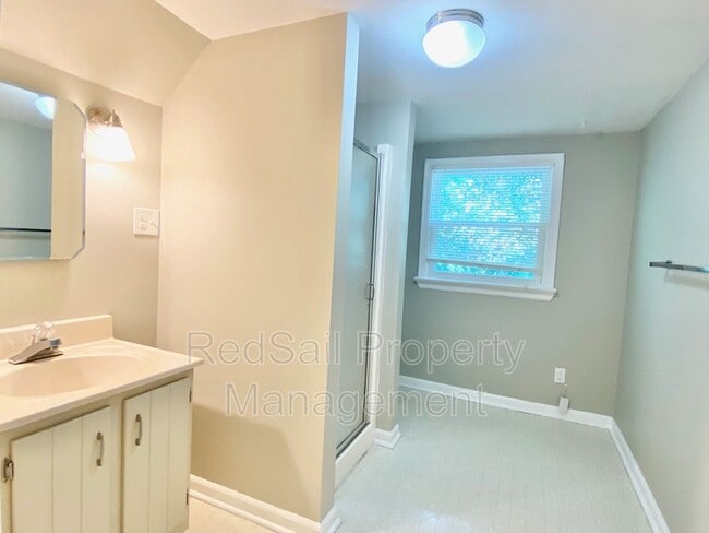 Building Photo - 1343 Sheppard Ave