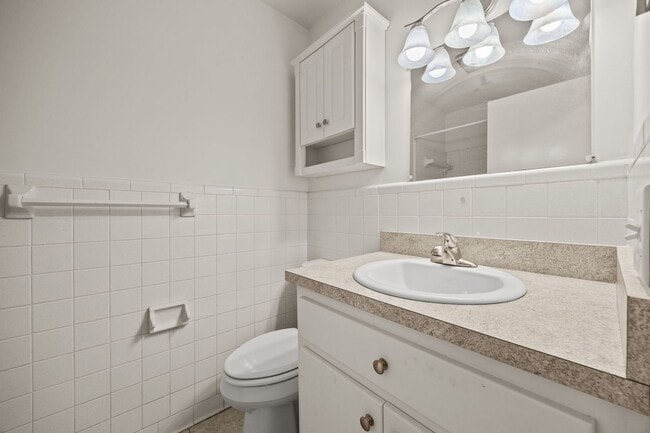 Building Photo - 3 Bed 2 Bath Just Outside Downtown Lilling...