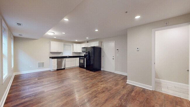 Building Photo - 60 Holworthy St