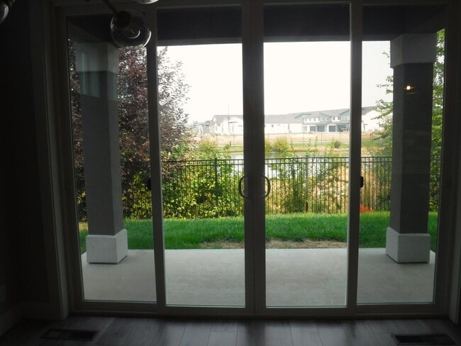 Building Photo - Spectacular newer 3 bed 2.5 bath custom ho...