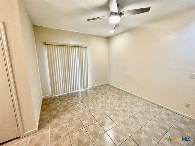 Building Photo - 421 W San Antonio St