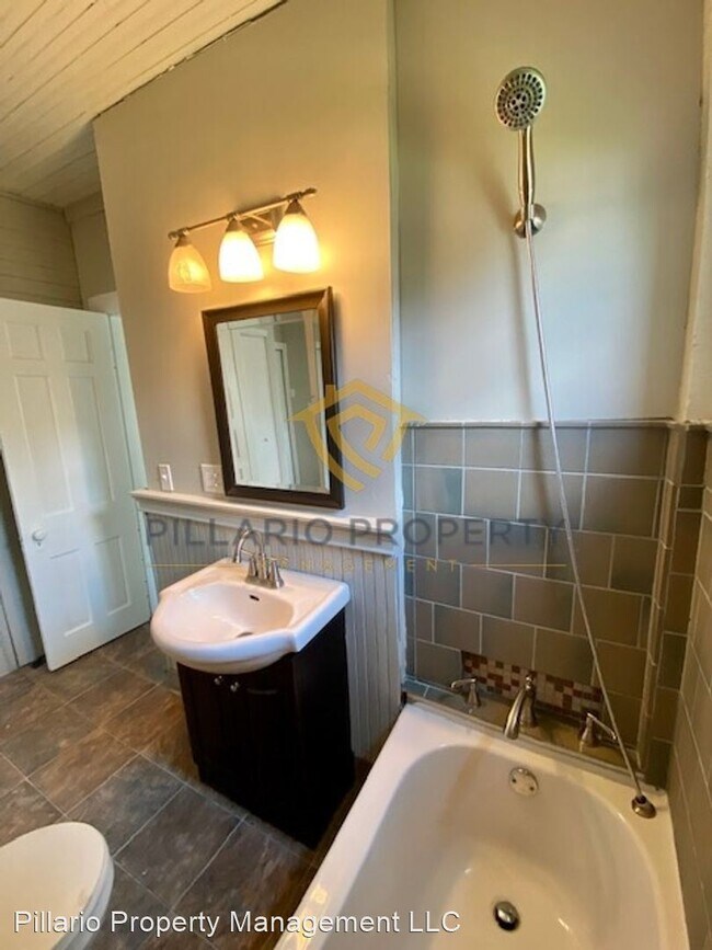 Building Photo - 4 br, 1 bath House - 1156 Knox St