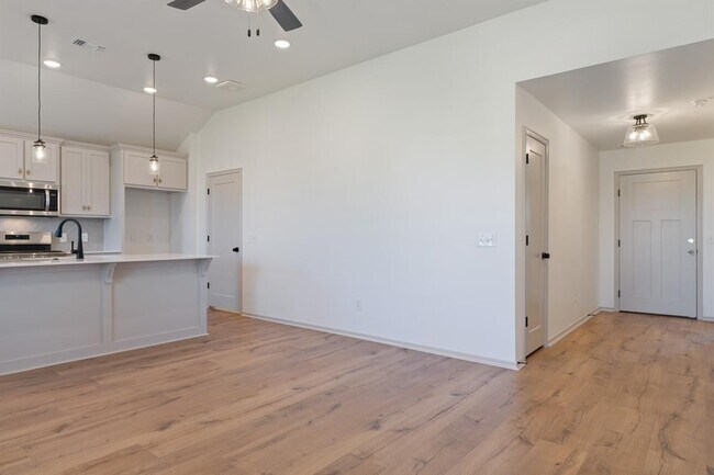 Building Photo - 417 Haven St