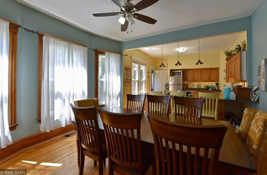 Building Photo - 3236 18th Ave S