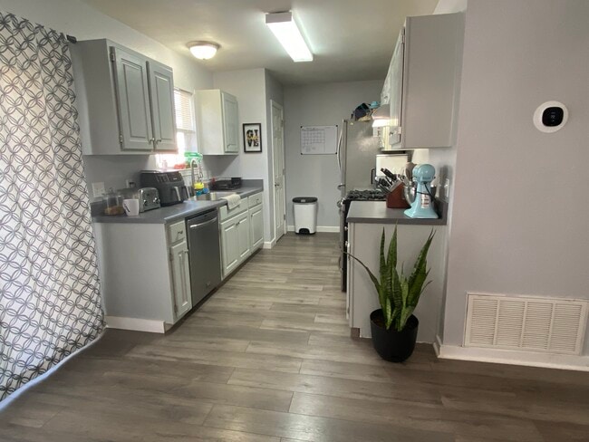 beautifully updated kitchen - 36 Stowe Rd