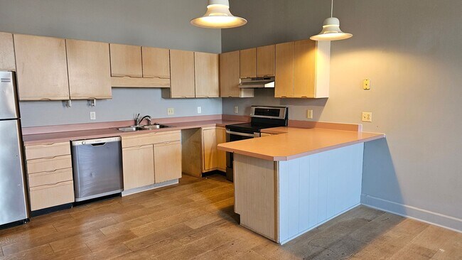 Building Photo - 204 N Walnut St
