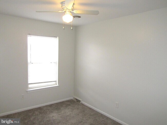 Building Photo - 4 Winton Ln