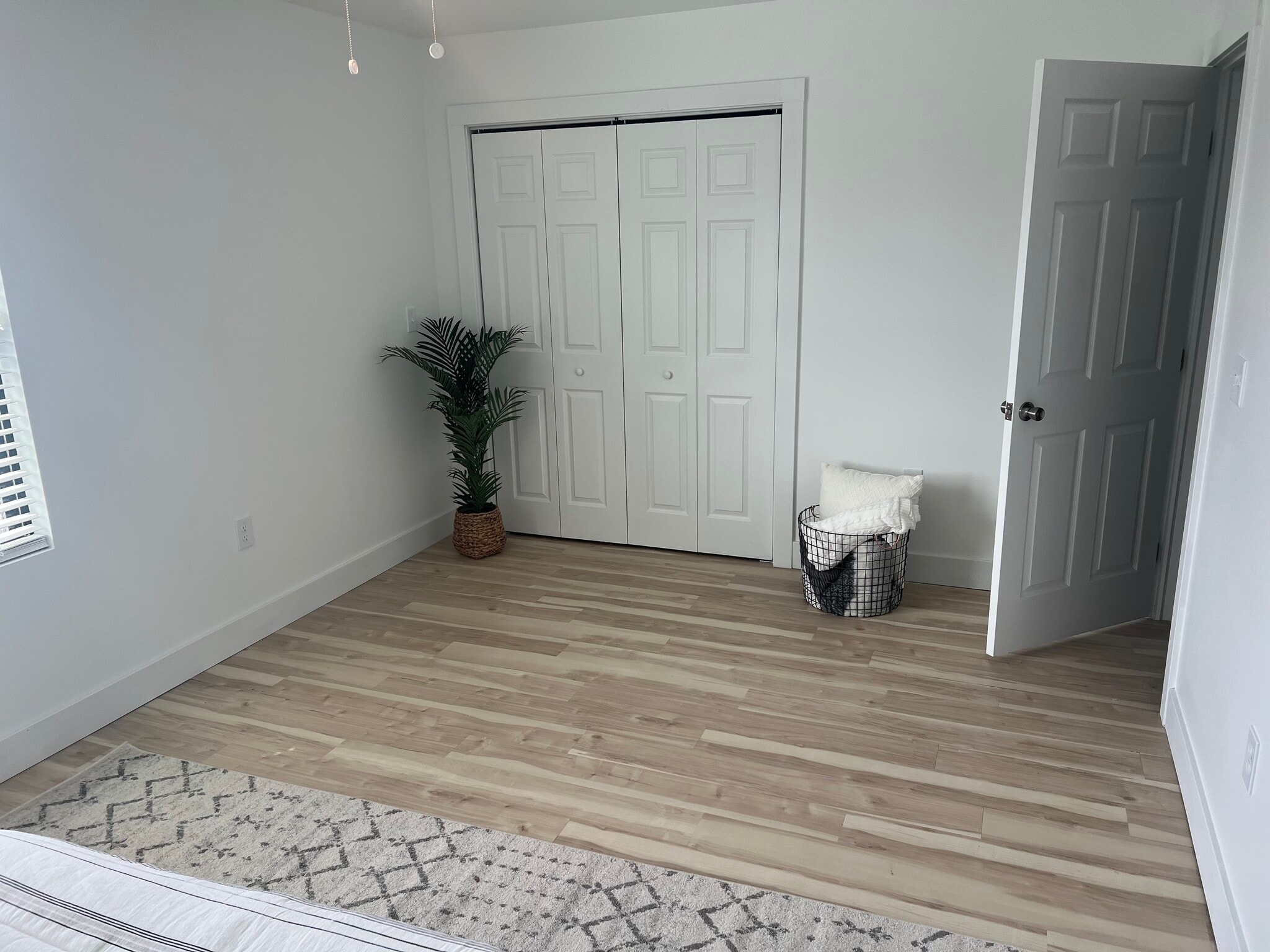 Building Photo - 1124 Winton Pl