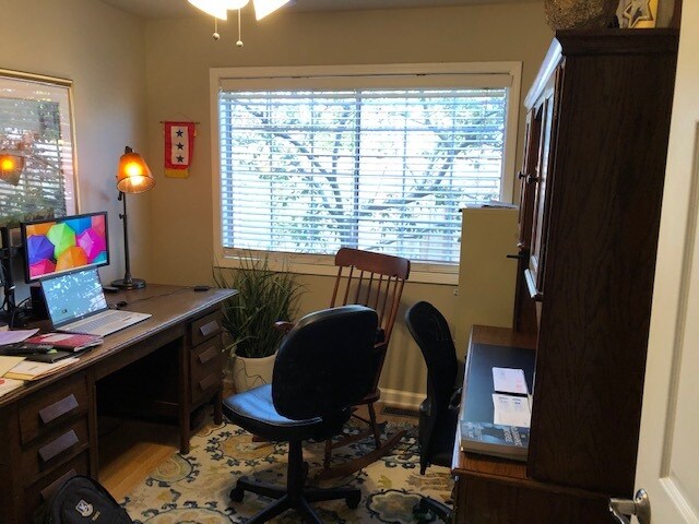 Office/Study - 13225 McCulloch Ave