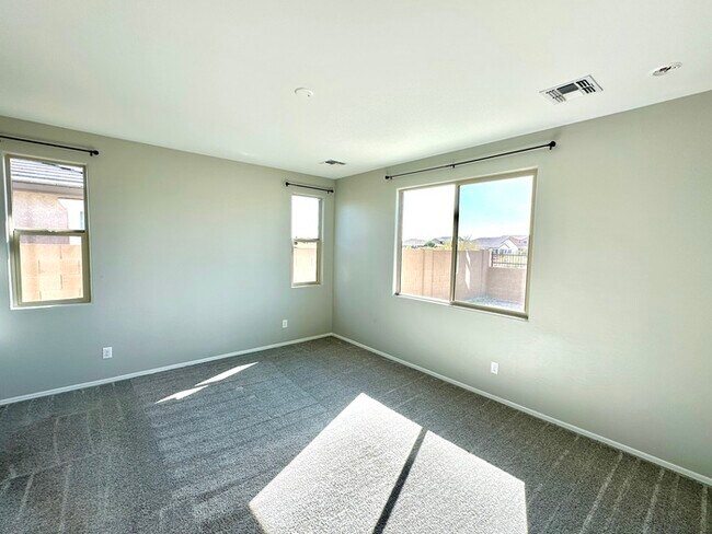 Building Photo - Fantastic 4BR/3BA Richmond American Larimar in Entrada Del Oro! Features white shaker cabinets, q...