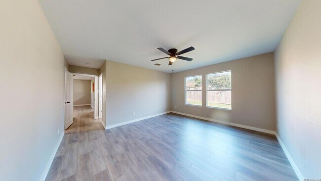 Building Photo - 145 S Willow Way