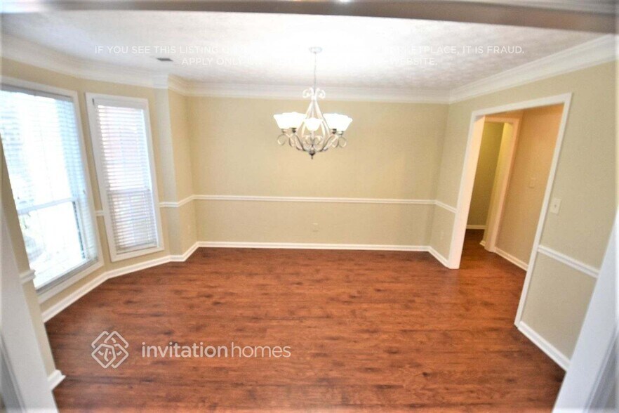 Building Photo - 1500 Farmlake Dr SE