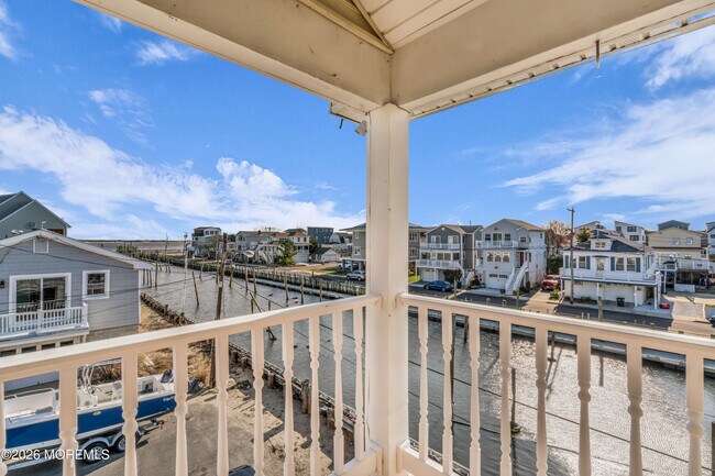 Building Photo - 2 Bedle Pl