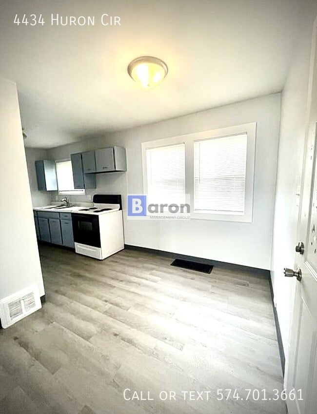 Building Photo - 4434 Huron Cir