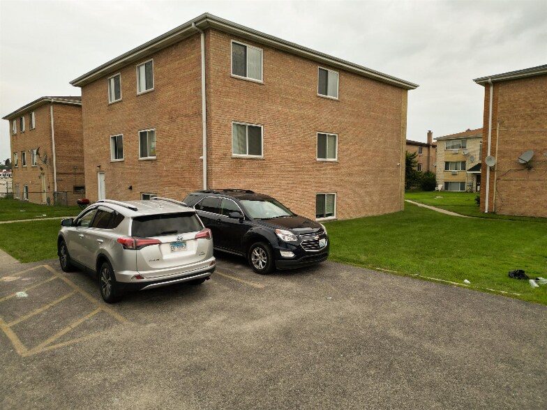 Building Photo - 9606 Golf Terrace