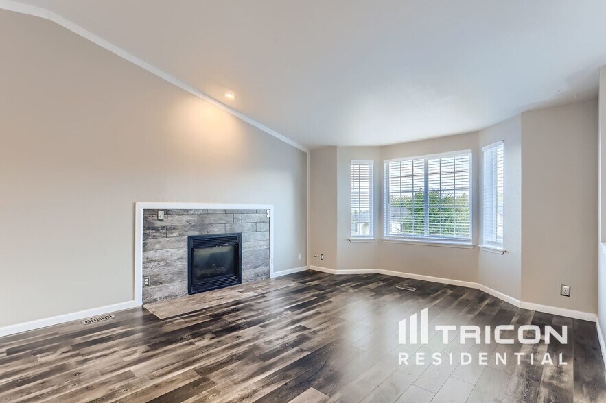 Building Photo - 624 95th Dr SE