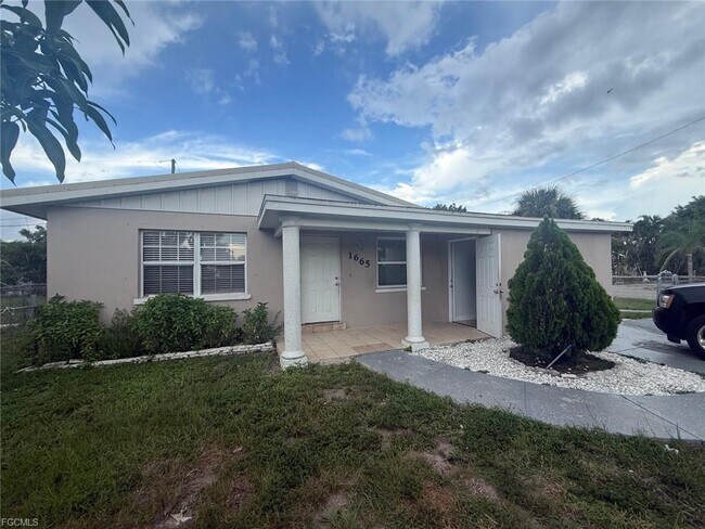 Primary Photo - 1665 Henderson Ave