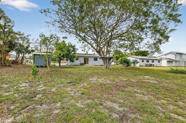 Building Photo - 291 NW 7th Ct