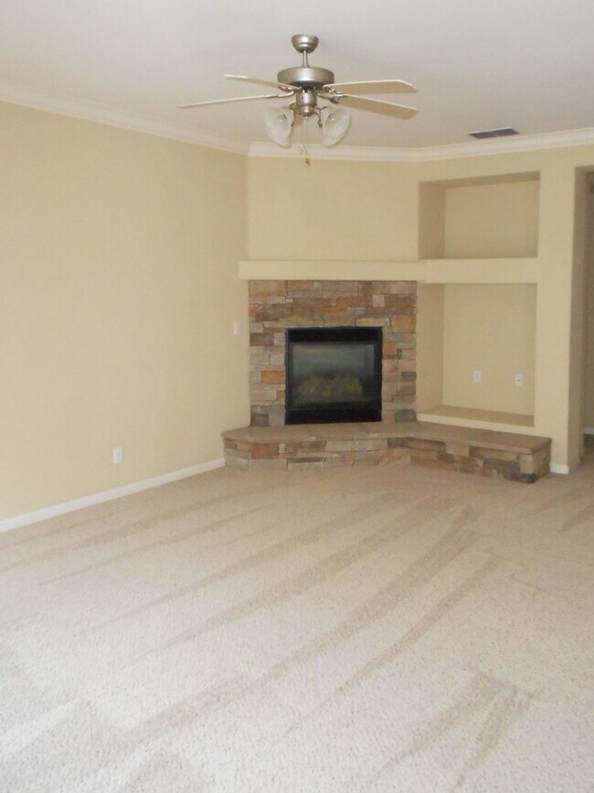 Building Photo - Lovely Yuba City Home Close to Schools and...