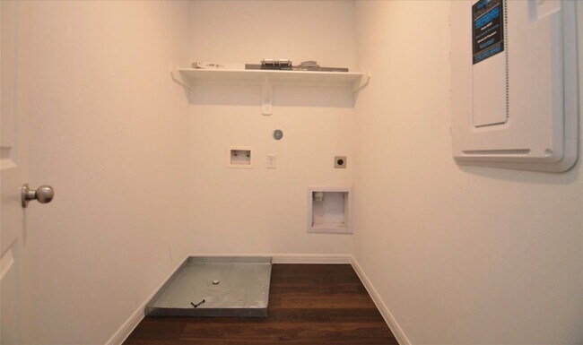 Building Photo - 16412 Big Hickory Dr