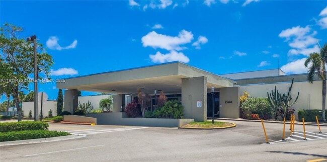 Building Photo - 4301 Martinique Cir