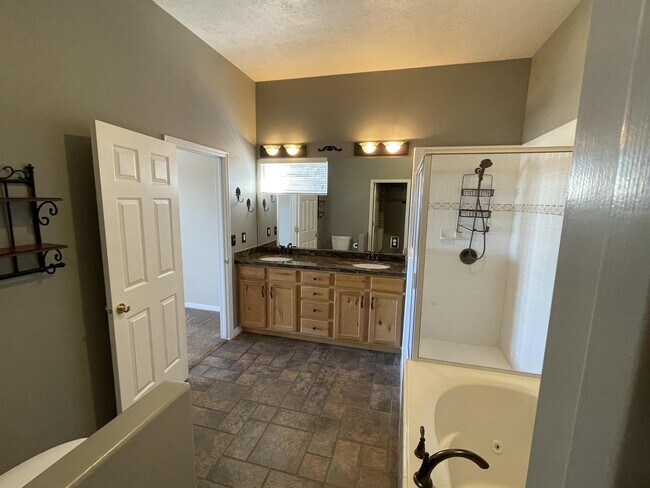 Building Photo - 561 Rocky Knoll Ln