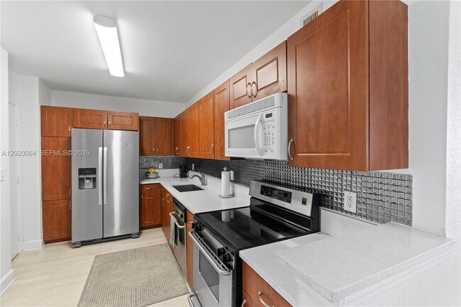 Building Photo - 401 69th St
