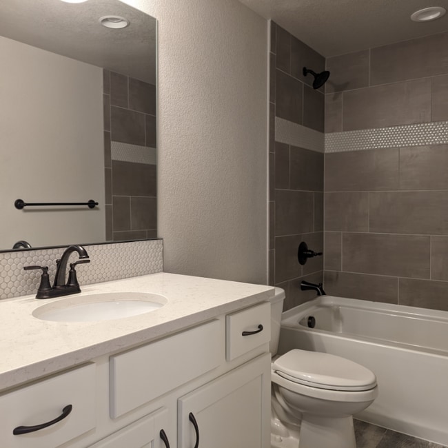Building Photo - 5055 River Roads Dr