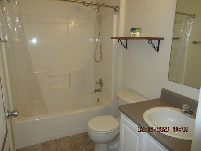 Building Photo - 2025 Catline Cir