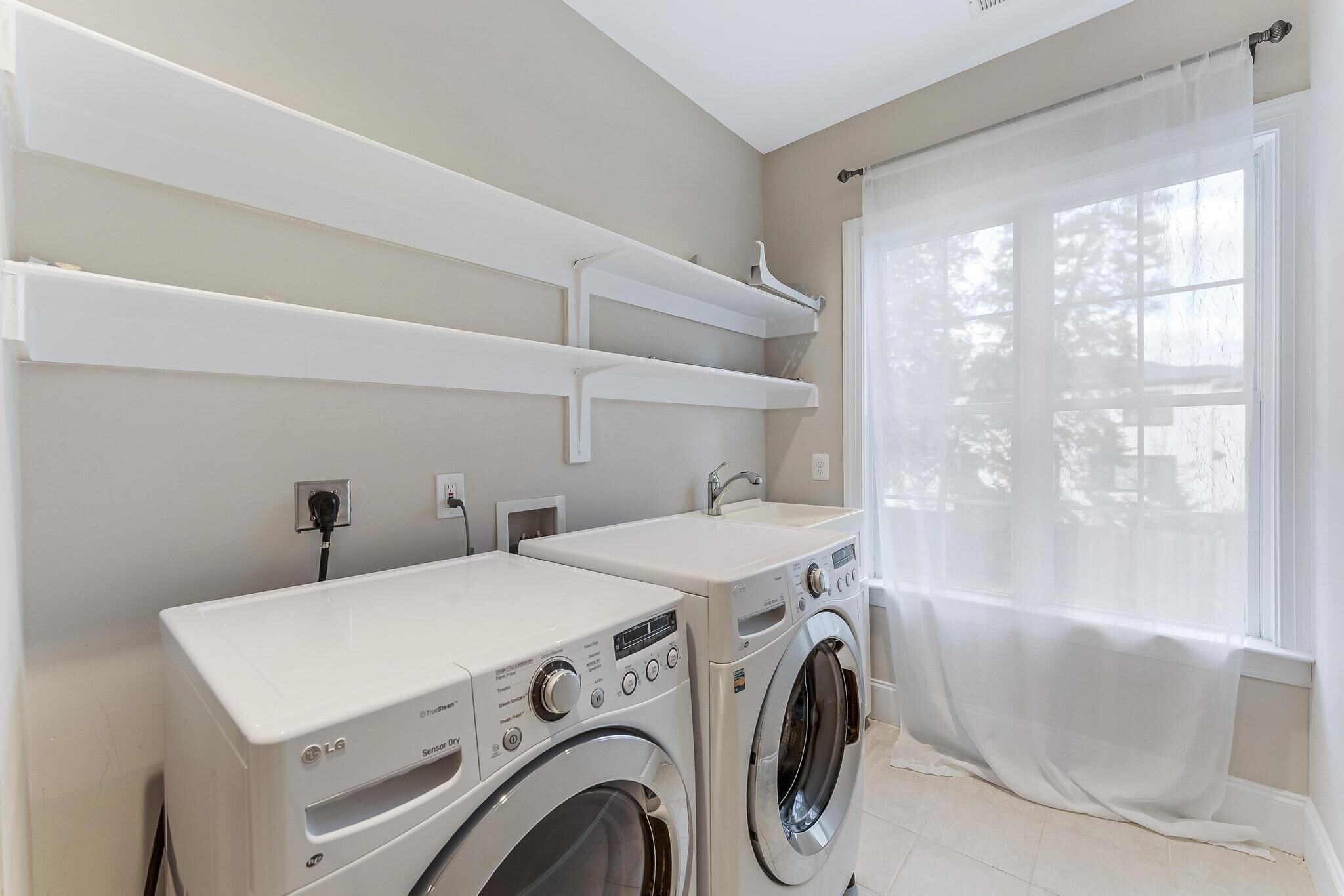 Building Photo - 829 Golden Arrow St