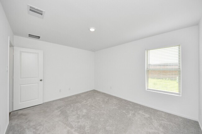 Building Photo - 3037 Pensacola Dr