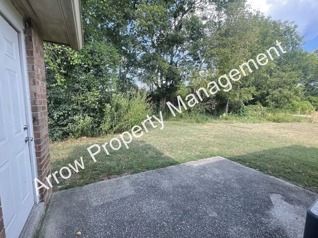Building Photo - Newly Renovated 3 Bedroom 2 Bath Home in Nashville!
