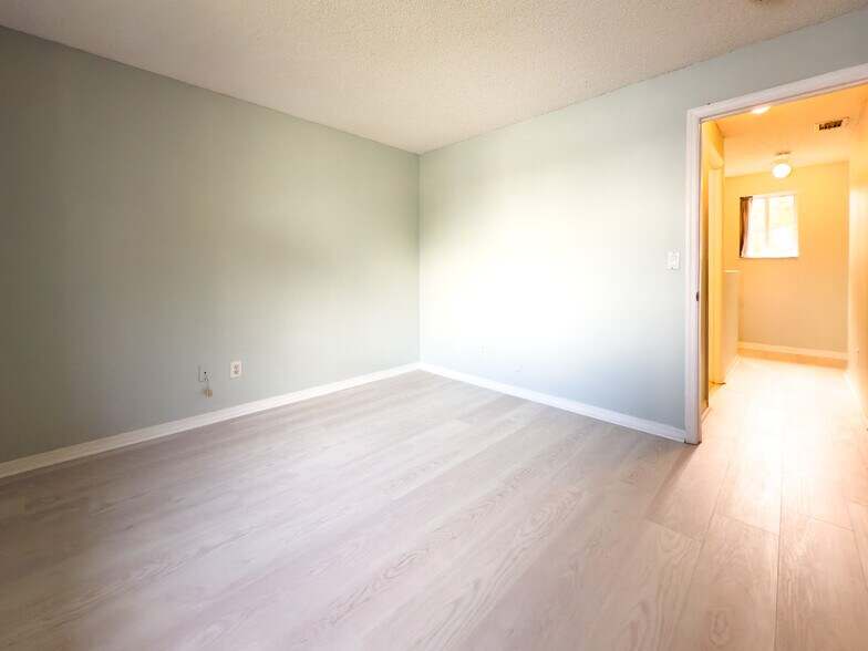 Building Photo - 1705 SW 110th Ter
