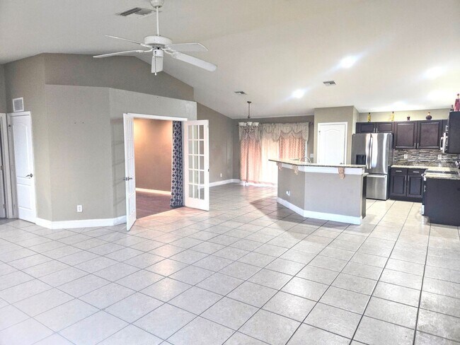 Building Photo - Price Improved!!!!-Large Family Home-Great...