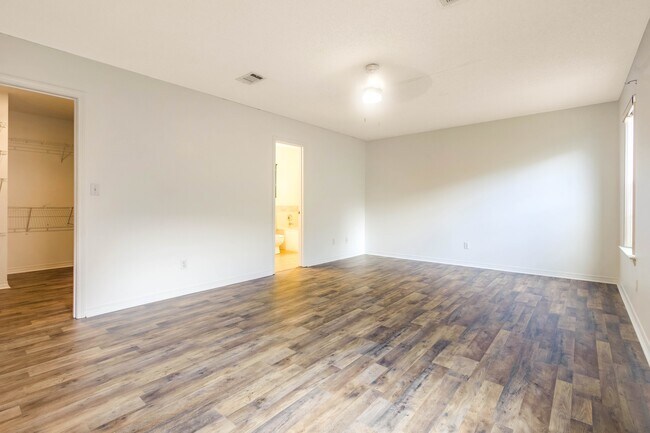 Building Photo - 873 Brande Ct