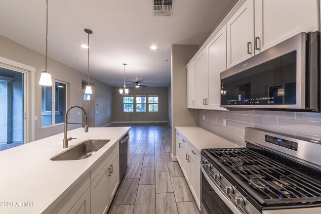 Building Photo - 21035 W Elm Way Ct