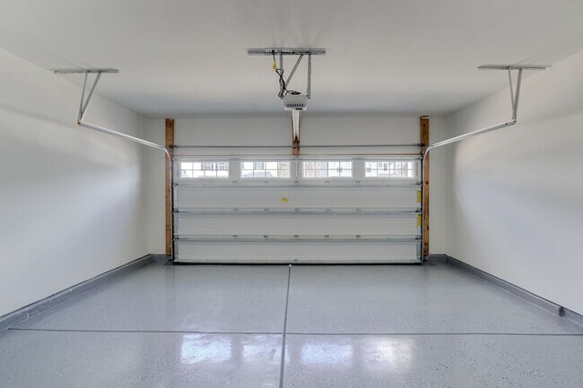Building Photo - Light & Bright 4BR 3BA house in Tryon, Wak...